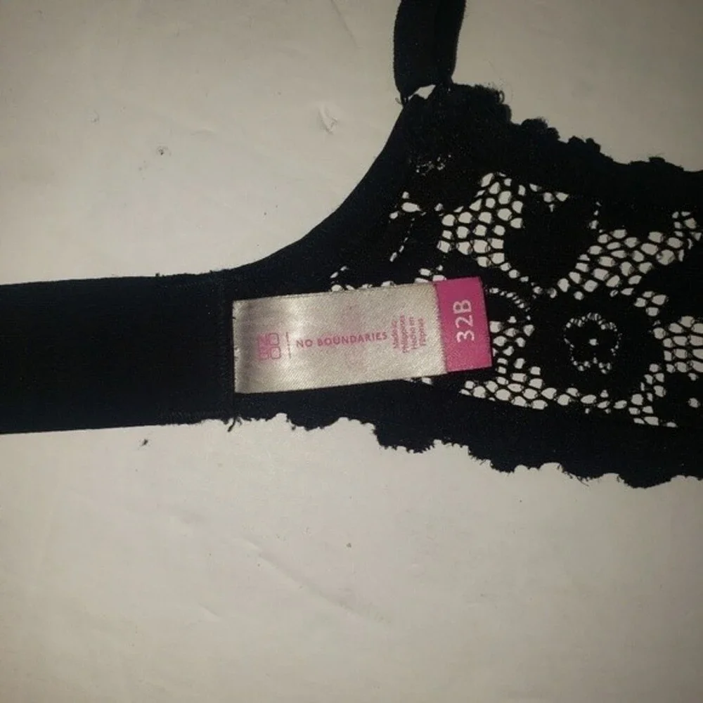 NO BOUNDARIES BLACK LACE UNDERWIRE BRA WITH ADJUSTABLE CROSS BACK SIZE 32B